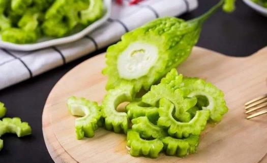 ��Ѫ֬�Ǳ����ğ��TԒ�} 10�Nʳ�������ڸ���Ѫ֬��B(t��i)